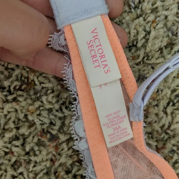 Victoria's Secret Push Up Bra - Picture 7 of 8